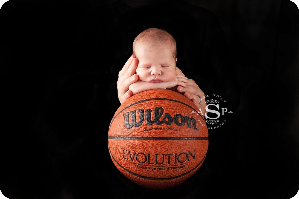 oklahoma-newborn-baby-with-basketball