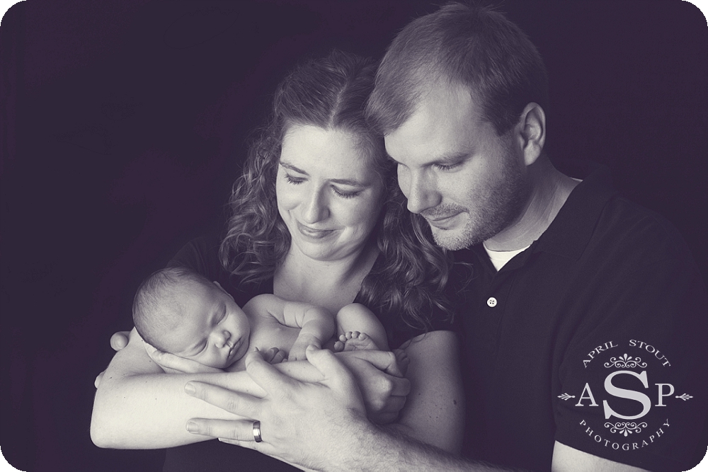 tulsa-family-photographer-with-newborn