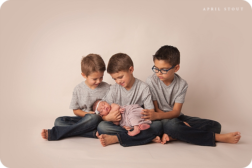 newborn-with-siblings-oklahoma-photographers