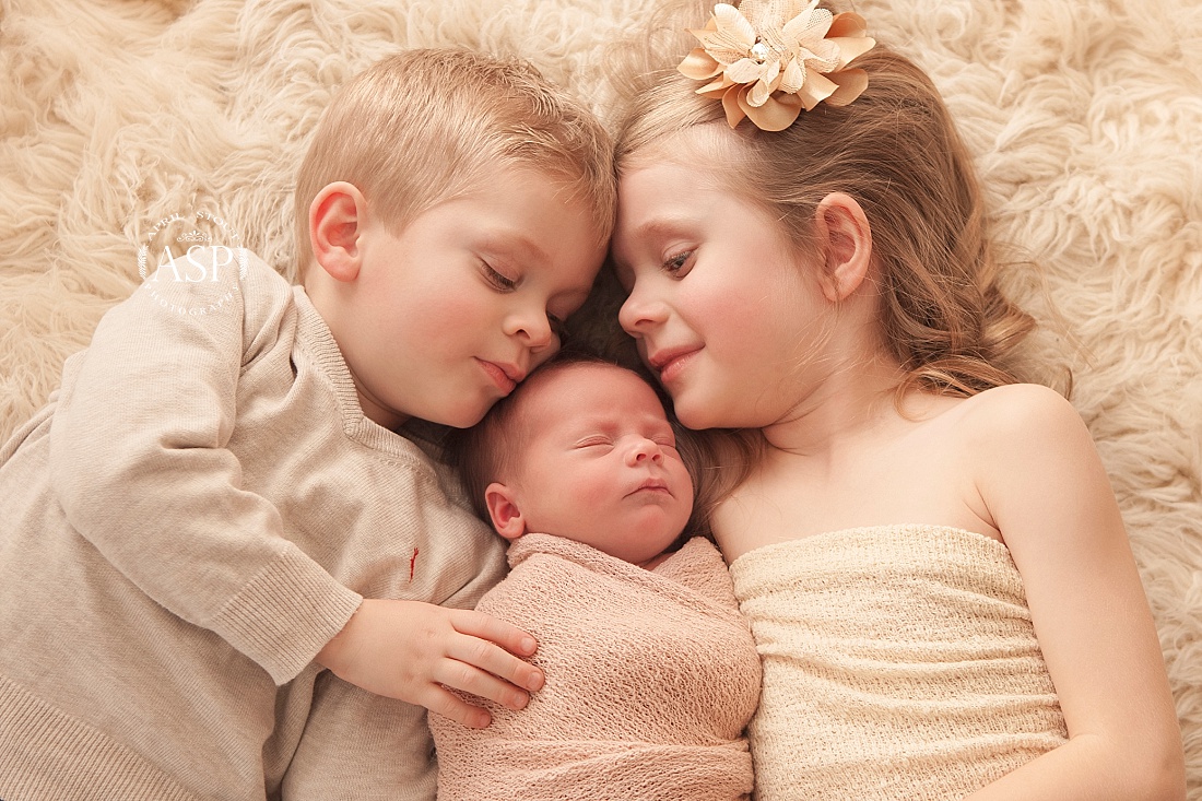 newborn-with-siblings-Oklahoma-photographer