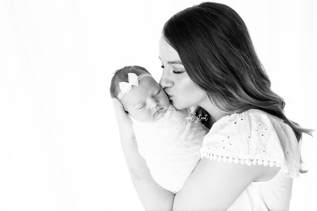 simple-neutral-organic-newborn-photography-Oklahoma